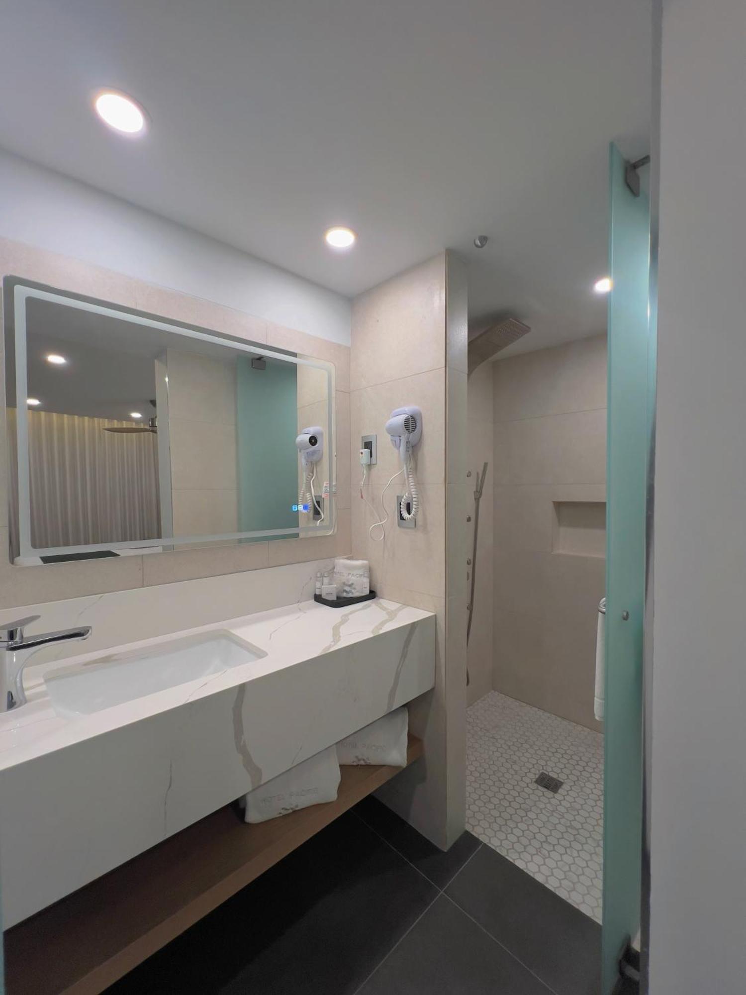 Pacific Mini-hôtel 3*